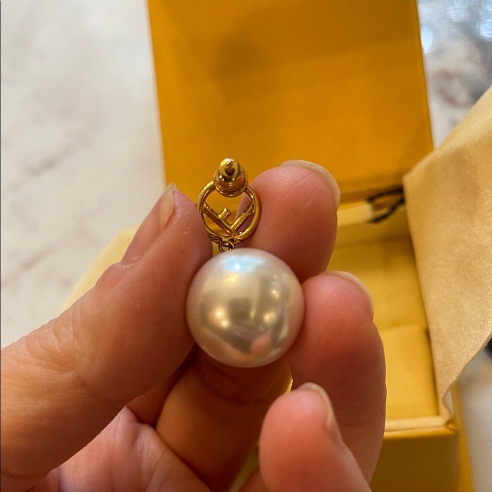 Fendi pearl drop earrings - Picture 4 of 9